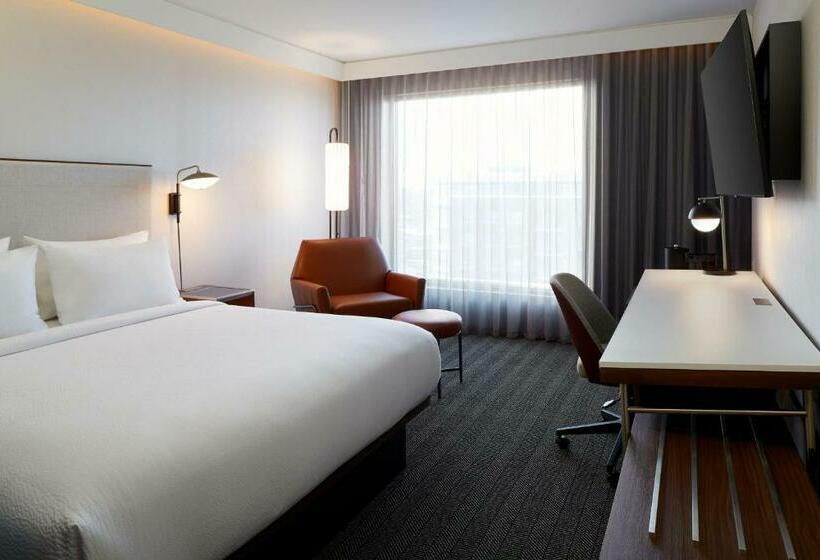 חדר סטנדרט עם מיטת קינג, Courtyard By Marriott Montreal Midtown