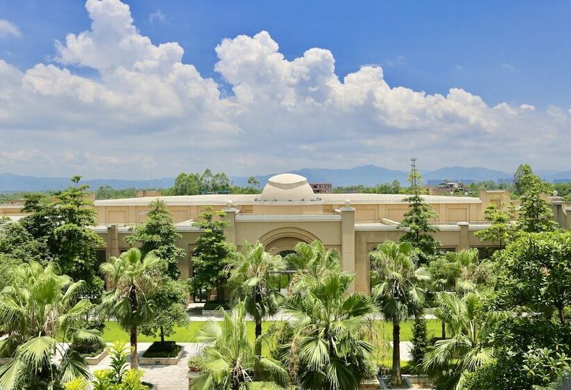 Номер Deluxe Вид на Сад, Sheraton Qingyuan Lion Lake Resort