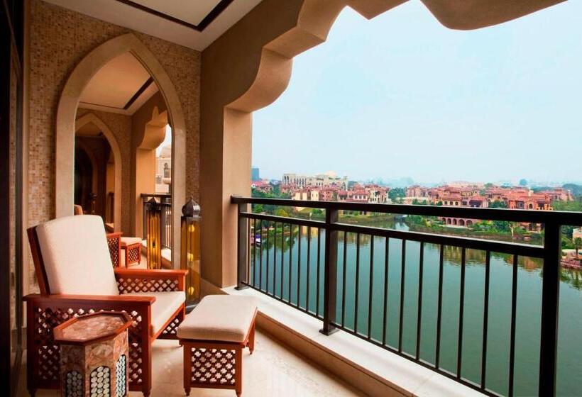 Номер Премиум Вид на Озеро, Sheraton Qingyuan Lion Lake Resort