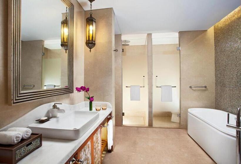 Номер Премиум Вид на Сад, Sheraton Qingyuan Lion Lake Resort