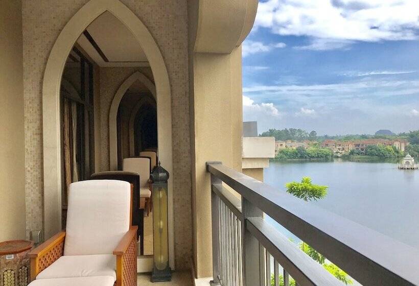 Номер Премиум Вид на Озеро, Sheraton Qingyuan Lion Lake Resort