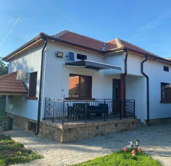 Vila 1 Quarto Vista jardim, крушунски кът тея