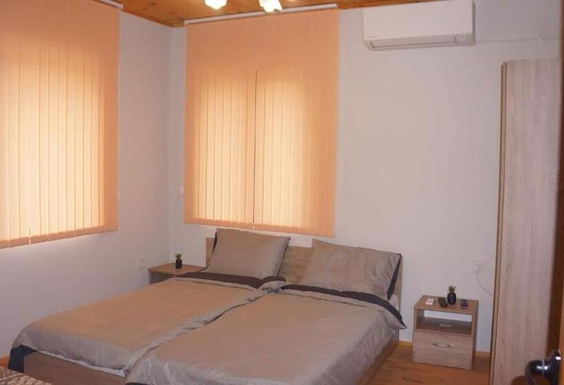 Vila 1 Quarto Vista jardim, крушунски кът тея