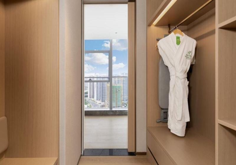سوئیت با تخت بزرگ, Holiday Inn Changsha Malanshan, An Ihg