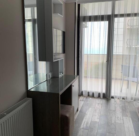 اتاق لوکس با بالکن و چشم‌انداز دریا, Green Rock Hotel Boutique
