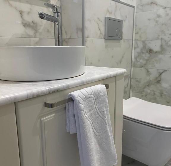 اتاق لوکس با بالکن و چشم‌انداز دریا, Green Rock Hotel Boutique