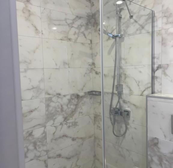 اتاق لوکس با بالکن و چشم‌انداز دریا, Green Rock Hotel Boutique