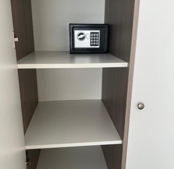 اتاق لوکس با بالکن و چشم‌انداز دریا, Green Rock Hotel Boutique