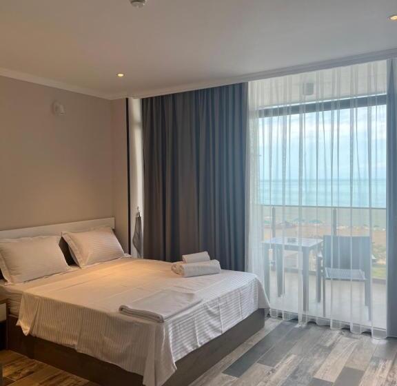 اتاق لوکس با بالکن و چشم‌انداز دریا, Green Rock Hotel Boutique