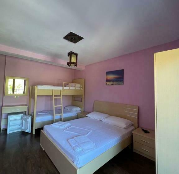 اتاق استاندارد چهار تخته, Artist House