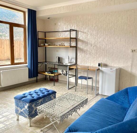 استودیوی استاندارد, Freeze Inn Mestia