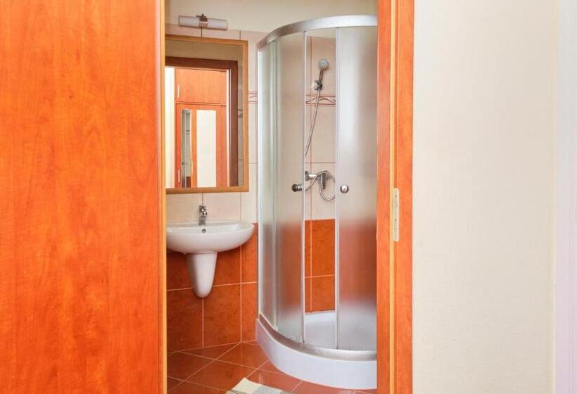 اتاق خانوادگی, Retro Lido   Vonyarcvashegy