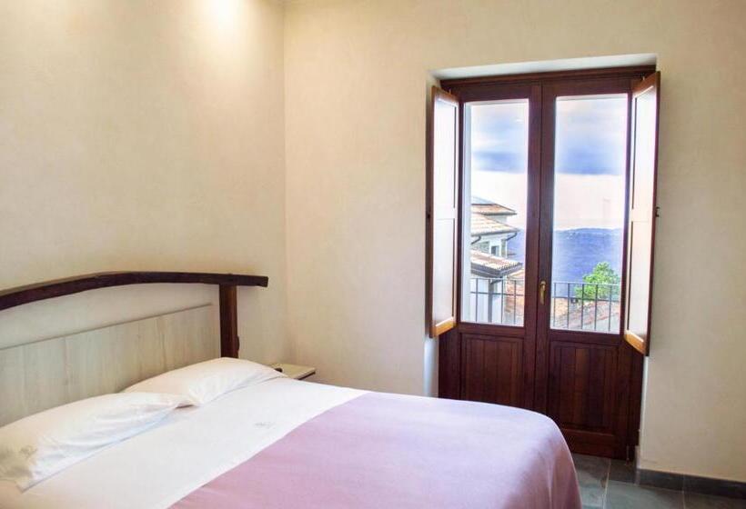 Номер Стандарт Вид на Море с Балконом, Palazzo Iaquinta   Rooms, Restaurant & Wellness