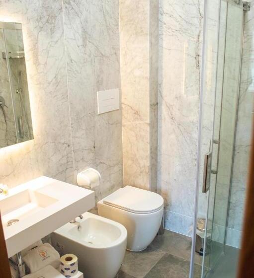 Номер Стандарт с Балконом, Palazzo Iaquinta   Rooms, Restaurant & Wellness