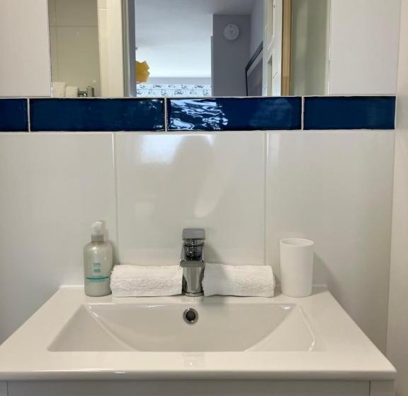 Номер Стандарт, Sirens Sunset Peaceful Retreat With Stunning Sea Views, 5 Minutes From Porth Beach