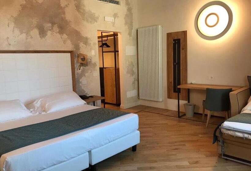 اتاق لوکس چهار تخته, Cà Uberti Palace