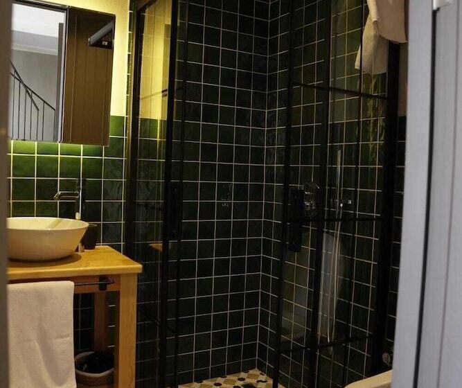 스위트, Soas Suites