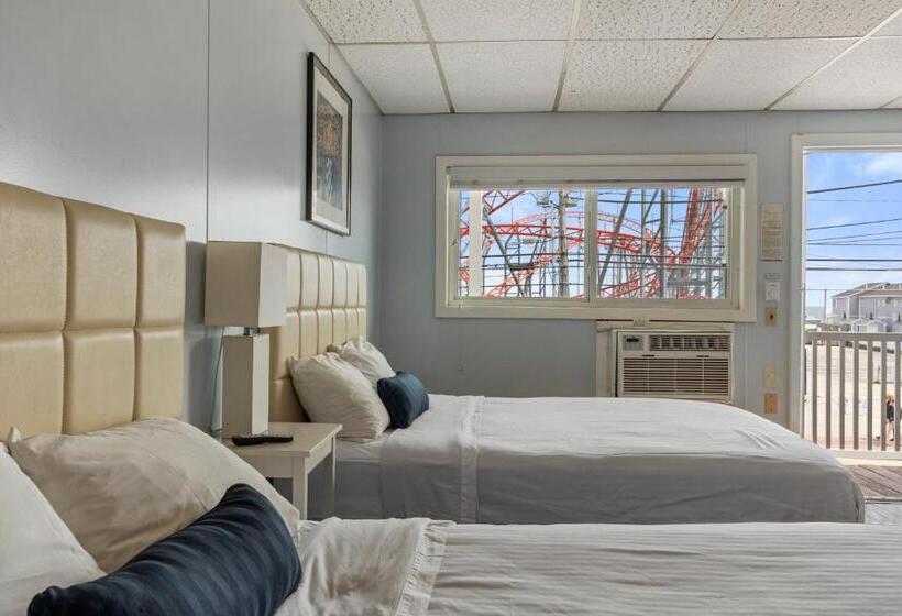 اتاق لوکس چهار تخته, Mt Royal Motel