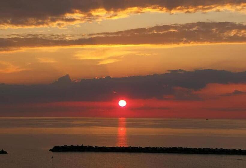 Полулюкс Вид на Море, Italia