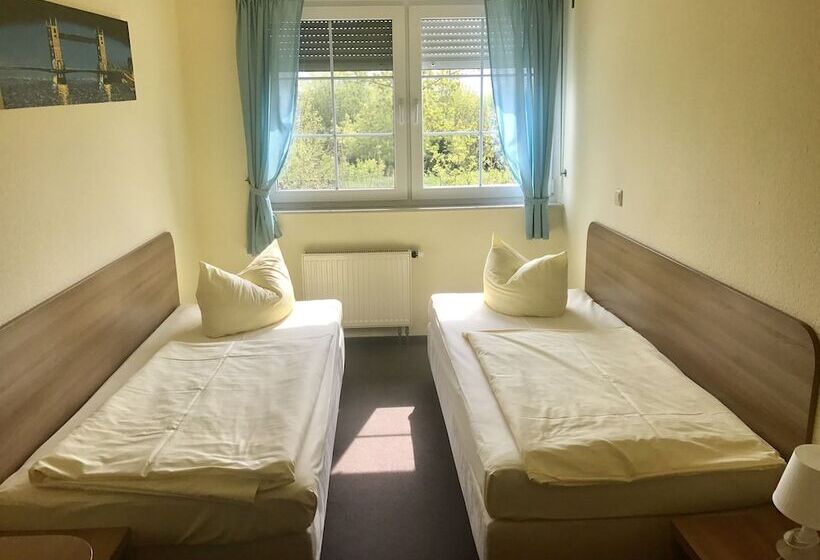 اتاق استاندارد چهار تخته, Gasthof Goldener Hahn