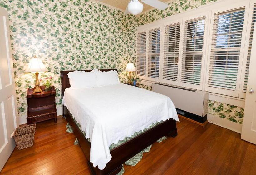 스탠다드 룸, Captain Henderson House