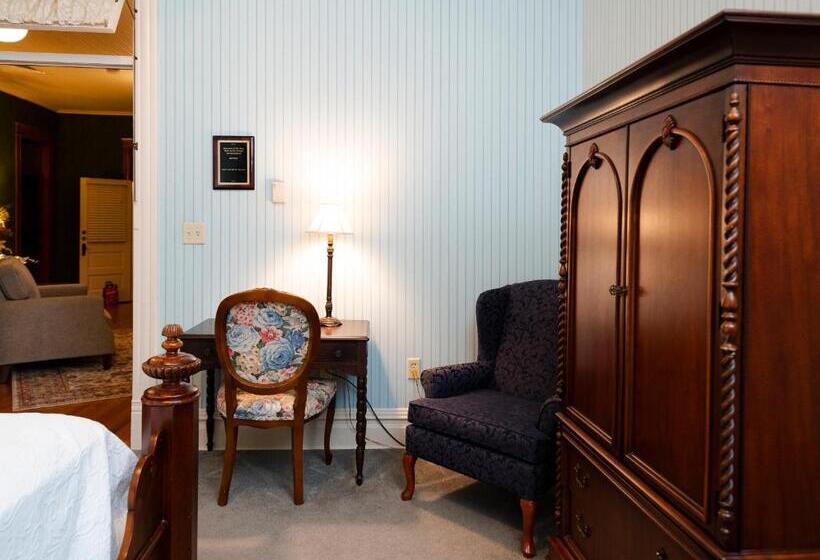 스탠다드 룸 킹사이즈 침대, Captain Henderson House