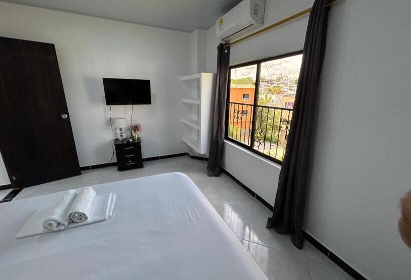 اتاق لوکس با تخت بزرگ, Sg