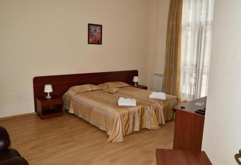 Семейное Студио, Persey Flora Apartments