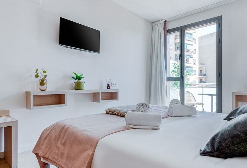 اتاق استاندارد با بالکن, Limehome Barcelona Carrer De Besalú 82