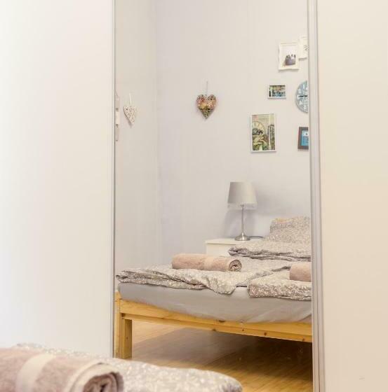 Quarto Estandar Banheiro Compartilhado, Aurora Apartments