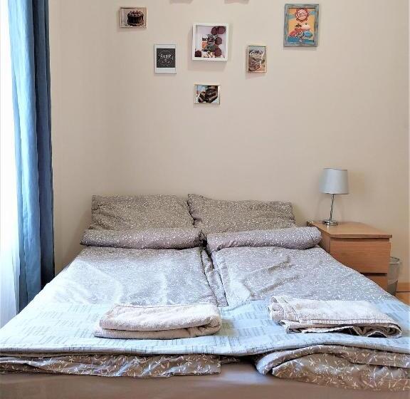 Quarto Estandar Banheiro Compartilhado, Aurora Apartments