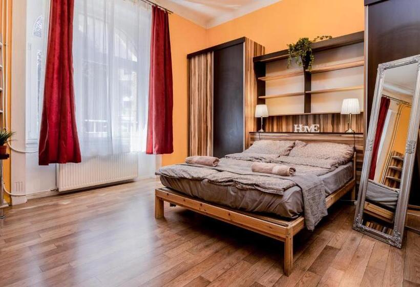 Quarto Estandar Banheiro Compartilhado, Aurora Apartments