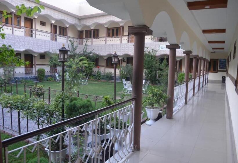اتاق لوکس سه تخته, Park Hotel Gilgit