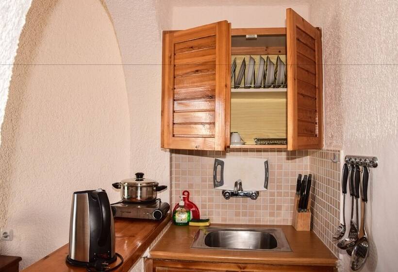 استودیوی استاندارد, Athina Villas