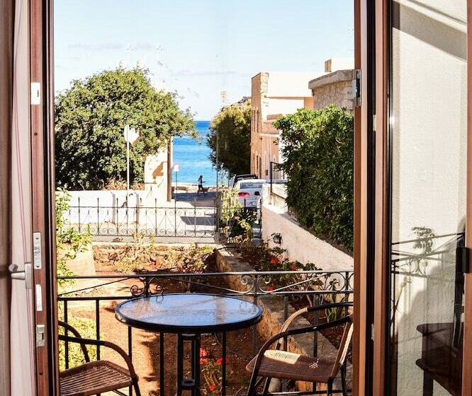 استودیوی استاندارد, Athina Villas
