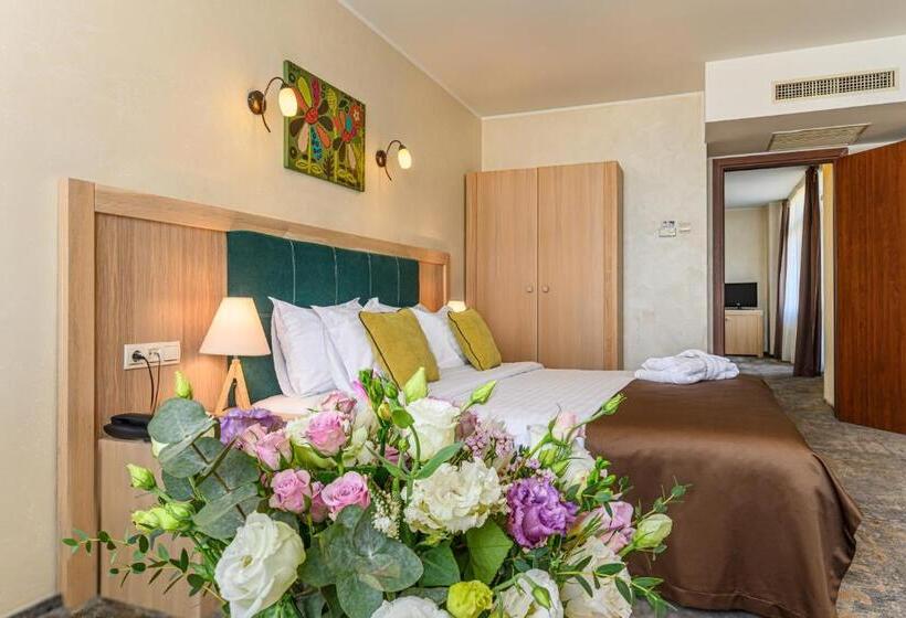 سوییت خانوادگی, Faleza Hotel By Vega