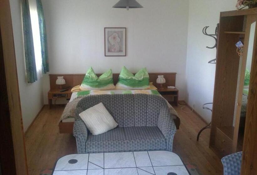 Семейный Номер, Ferienwohnung   Apartement   Hotel Klippitz Nordost