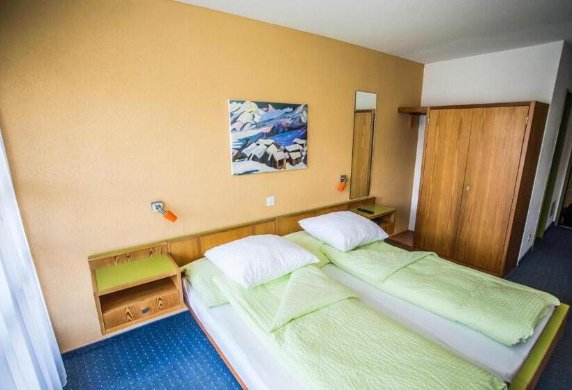 Номер Economy, Derby