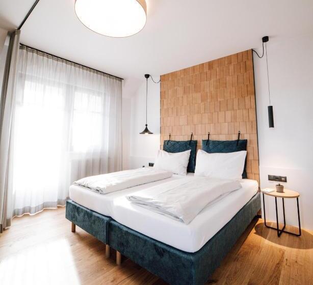 Люкс Повышенной Комфортности, Mein Hotel Fast