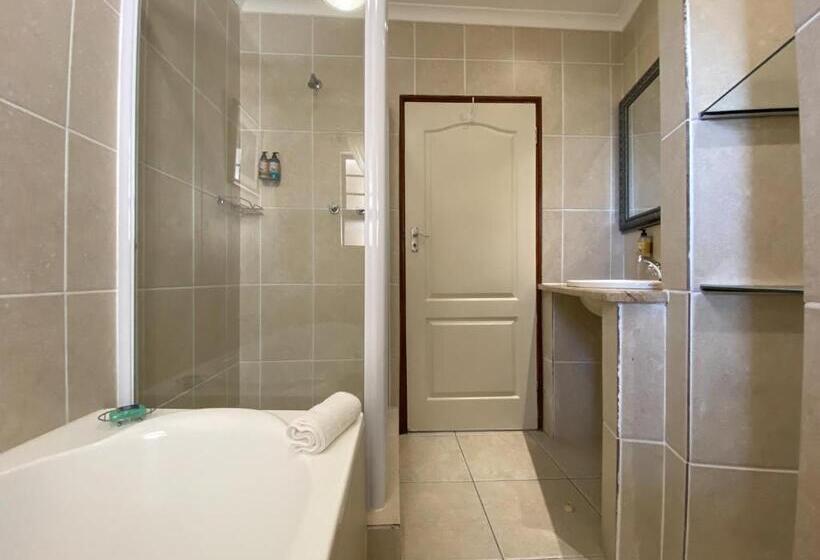 Семейный Номер, Bartnique Guesthouse