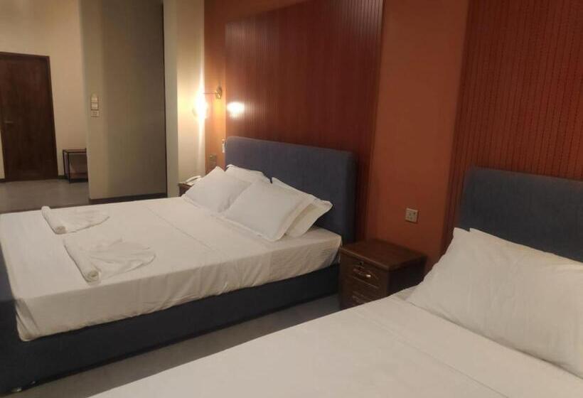 수피리어 트리플 룸, Sooriya Wessagiri Resort