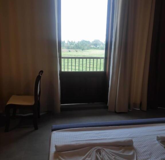 수피리어 트리플 룸, Sooriya Wessagiri Resort