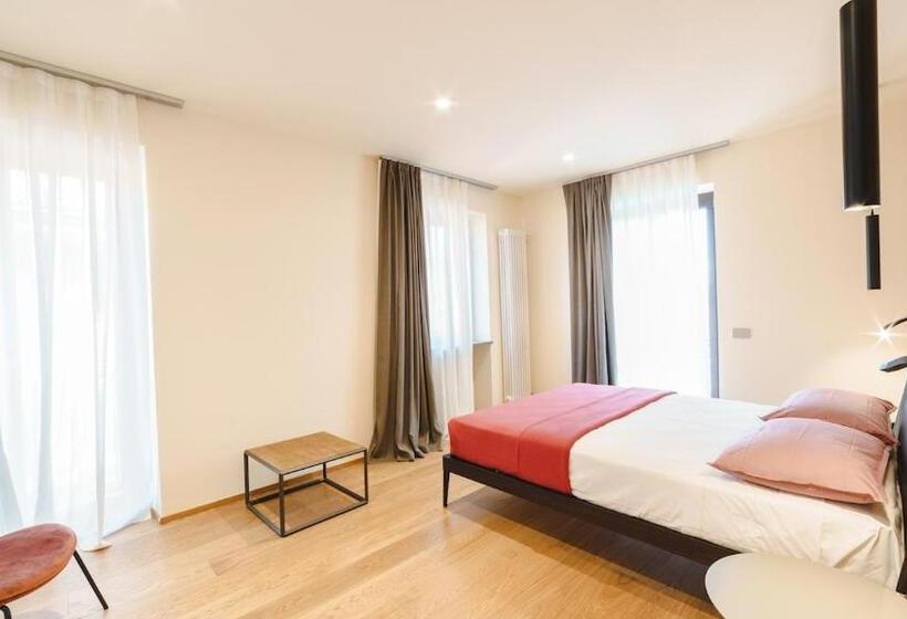 プールの見える１ベッドルームアパートメント, Vietti Apartments