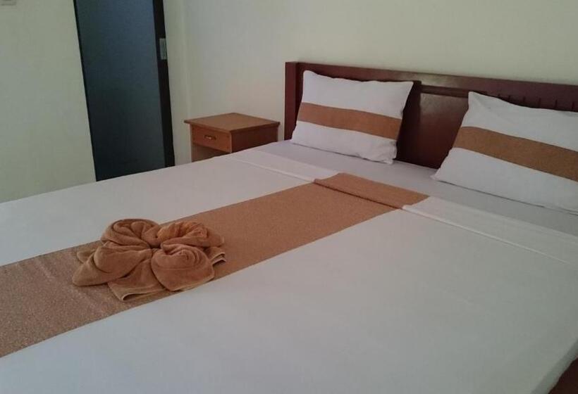 Quarto Estandar com Terraço, Barracuda Beach Hostel