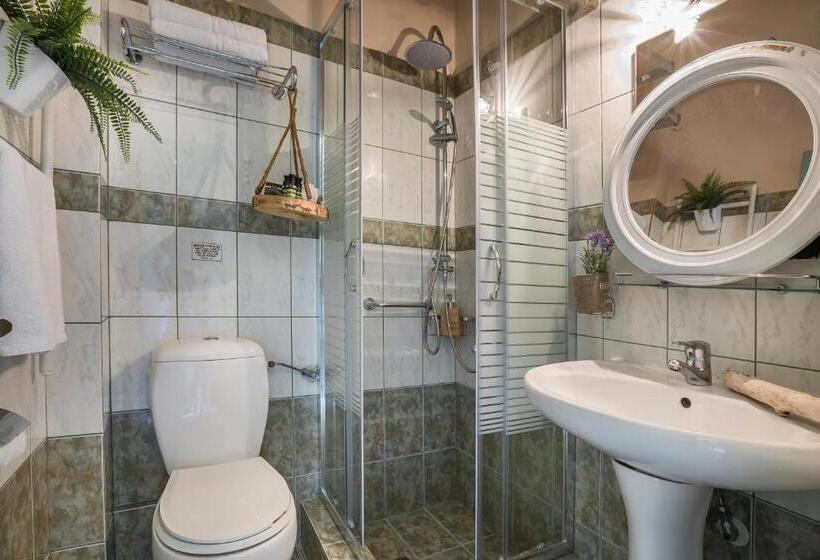 Triple Room Sea View, Captain S House