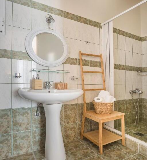 Triple Room Sea View, Captain S House