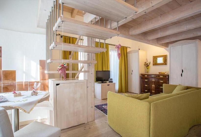 스위트, Castelir Suite