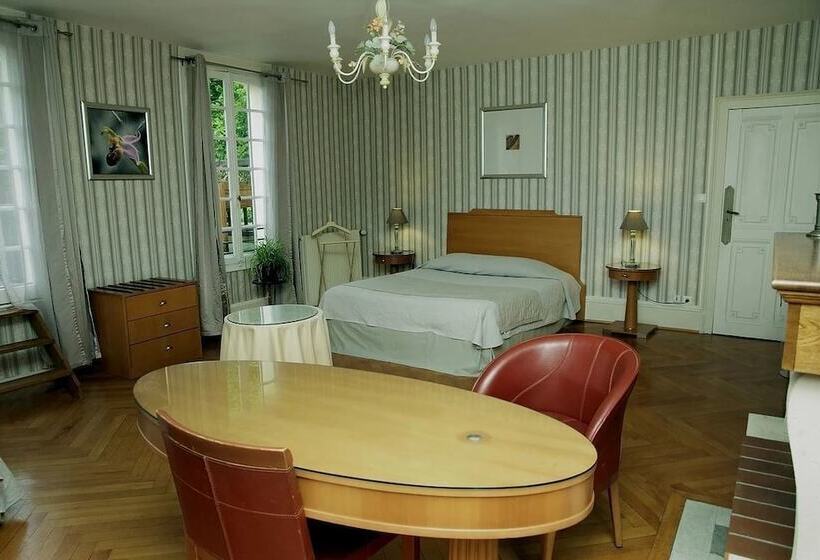 اتاق لوکس, Hôtel Les 3 Falaises