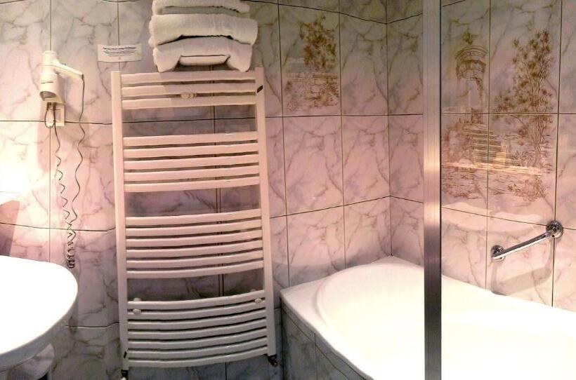 Номер Стандарт, Logis Hôtel & Restaurant Arcombelle