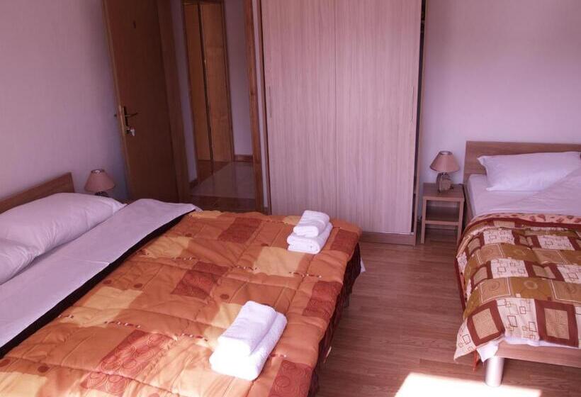 اتاق استاندارد سه نفره, Villa Ana